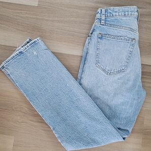 Abercrombie & Fitch The 90s Straight Ultra High Rise Jean Curve Love